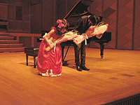 演奏の最後の花束贈呈時