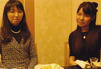 会員の赤田貴子さんと水谷さん