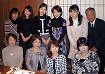 アドバイザーの先生方とスタッフで記念撮影