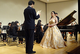 表彰式では、サン=オートム室内オーケストラによるファンファーレが華を添えました。