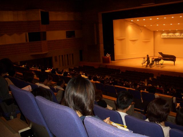 講評を待つ会場.JPG