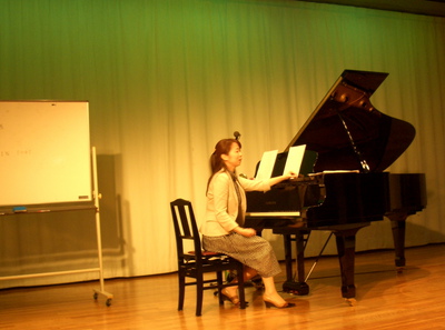 2011-5-23伊賀あゆみ先生課題曲セミナー２.JPGのサムネール画像