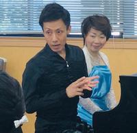 新弾きながら.jpg