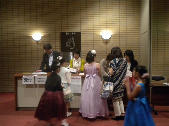 講評を受け取る出演者