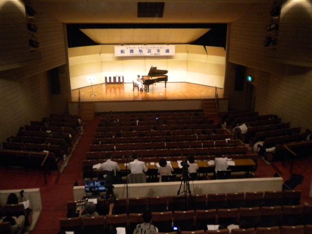 審査中の会場内の様子