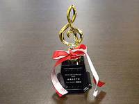 ニューファミリー新聞社賞のトロフィーです