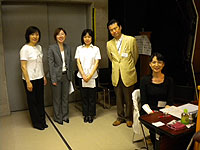 ばっちりそろいました。司会と舞台袖係の面々