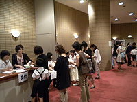 さぁ! 受付が始まりました