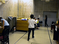 任せて大変不安な舞台袖係デビュー③(写真中央)