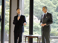 通訳からもお褒めの言葉をいただいた流暢なイタリア語であいさつされる関先生