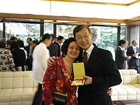 叙勲後の喜びの関先生ご夫妻