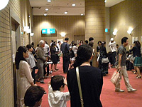 開演前のロビーの風景