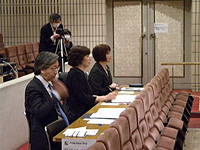 手前からアドバイザーの深谷直仁先生、尾崎佳枝先生、後藤育慧先生