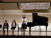 そしてアドバイザーの講評の場面。最初ににこやかに話される竹中馨子先生