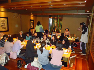 最後は一番広い座敷に集合で話が尽きません