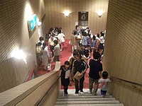 掲示発表後講評を受け取る参加者の皆様④