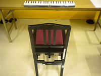 舞台袖の疑似ステージ、ご存知! 鍵盤君です!!