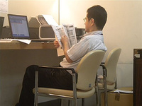 そんな時必死にマニュアルを読みあさる集計チ－フのI氏