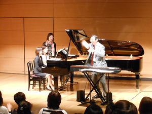 続きましては佐々木恵子先生に褒められて大照れの佐々木邦雄先生の「連弾」「バッハ」「ブルグミュラー」のダイジェストミ ニセミナー