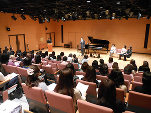 次に福田専務理事のご挨拶。アンケートでT氏を選択に入れるなど盛り上げていただきました!!