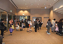 雨天にも関わらず多数のお客様にご来場いただきました。