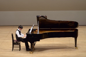 中島洋君演奏2.jpg