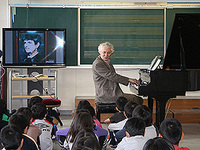 音の色が変わっていく様子を解説しながらの演奏