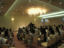 演奏前の会場.JPG