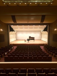 越谷中央市民会館劇場.jpg